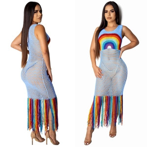 Robe de plage longue au crochet faite main, motif arc-en-ciel avec franges et découpes