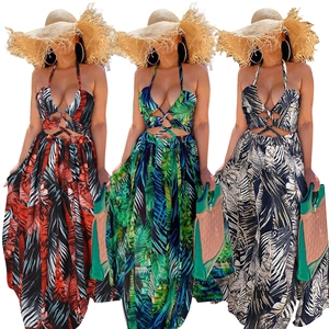 Robe longue licou pour femme avec imprimé tropical, découpe et décolleté en V profond