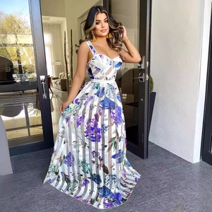 Robe longue fleurie pour femme avec fines bretelles et grand ourlet pour l'été