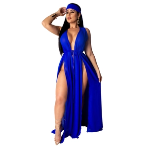Cache-maillot en mousseline bleu roi à col en V profond, fentes hautes et lien de taille