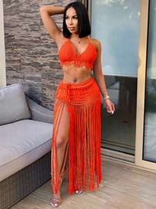 Zweiteiliges Häkel-Strandset in Orange mit Neckholder-Top und langem Rock mit Fransen