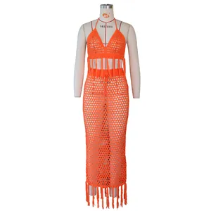 Détail de l'ensemble deux pièces crochet orange avec texture tricotée et franges