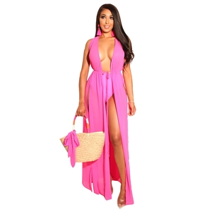 Cache-maillot fuchsia en mousseline avec col en V profond et fentes latérales hautes