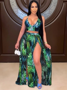 Ensemble deux pièces à imprimé tropical avec haut licou col en V et jupe longue fendue