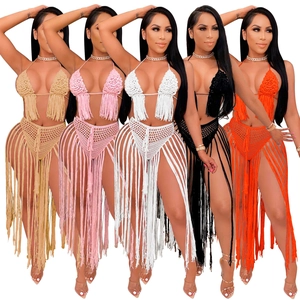Handgefertigtes Häkel-Strandset, Neckholder-Top mit Quasten und Maxirock mit Cut-Outs