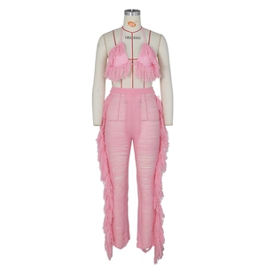 Rosa Strick-Zweiteiler mit Neckholder-Fransen-Top und Hose mit Cut-out-Details