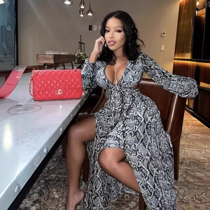 Robe maxi sexy à imprimé serpent col en V profond taille découpée et fente haute latérale