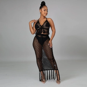 Ensemble crochet noir pour femmes avec top licou et jupe longue à franges bohème