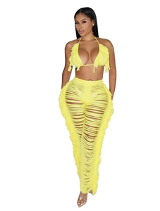 Detail von neongelbem Strickset mit Fransentasseln und Cut-out-Hose für Clubwear