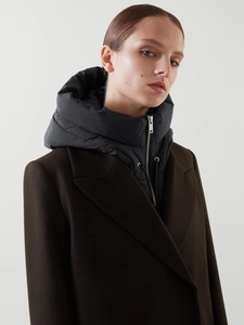 Manteau femme en laine marron foncé avec faux col à capuche noir pour superposition