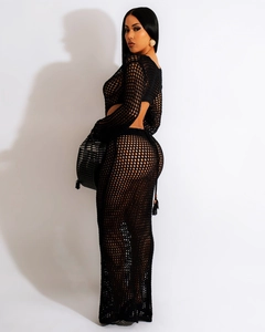 Détail d'un ensemble deux pièces en crochet noir avec jupe longue et haut ajouré chic