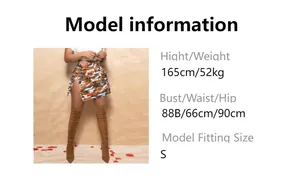Guide des tailles pour mini-jupe camouflage orange avec fente haute et bords effilochés