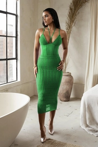 Dettaglio del set due pezzi all'uncinetto verde brillante con trama in maglia traforata