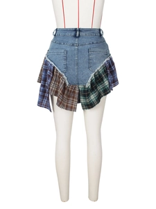Minigonna in jeans da donna con patchwork scozzese asimmetrico e orlo con volant estivo
