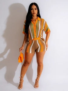 Ensemble deux pièces en maille crochetée pour femme avec haut à rayures et short taille haute