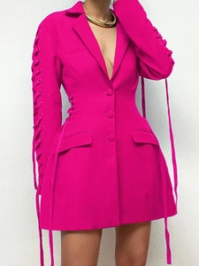 Schickes magentafarbenes langes Blazer-Kleid mit Schnürung und Reverskragen