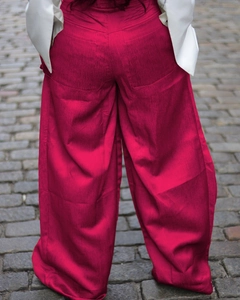 Detail of detachable pockets and vertical texture on pink wide-leg casual pants
