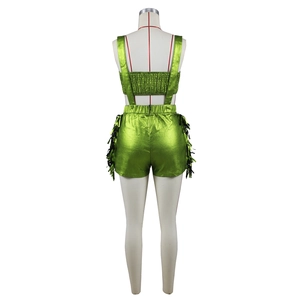 Ensemble vert métallisé avec crop top et short à franges pour fête et festivals