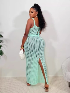 Robe longue en tricot vert menthe avec dos nu à lacets et fente latérale élégante