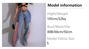 Dettaglio di jeans a vita alta a gamba larga con stampa della bandiera americana