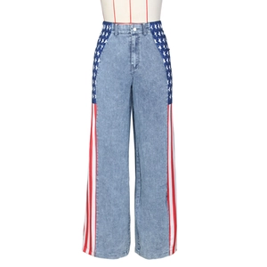 Dettaglio di jeans a vita alta a gamba larga con inserti della bandiera americana a stelle