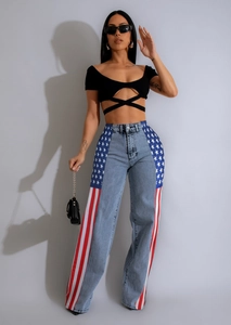 Jeans a vita alta a gamba larga con inserto bandiera americana e finitura denim blu chiaro