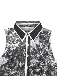 Détail du col imprimé Toile de Jouy et patte de boutonnage sur chemise sans manches