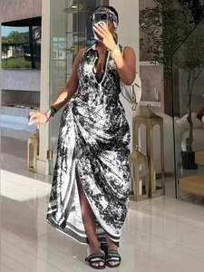 Vue détaillée de la robe longue à imprimé floral noir et blanc avec bandeau assorti