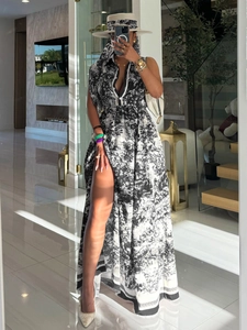 Robe longue sans manches avec imprimé Toile de Jouy noir et blanc et chapeau de soleil