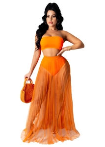 Conjunto de dos piezas de malla naranja con falda larga y top corto para la playa