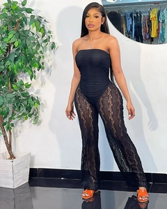 Combinaison bustier noire sexy avec dentelle florale et pantalon évasé transparent chic