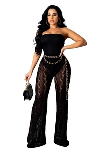 Combinaison sexy en dentelle noire avec haut bustier et élégante ceinture dorée