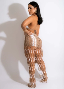 Detail des Häkel-Strandsets mit hellbrauner, durchbrochener Mesh-Hose mit weitem Bein