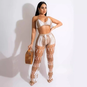 Zweiteiliges Boho-Häkelset mit beigeweißem Halter-Top und hohler Hose mit weitem Bein für Strand
