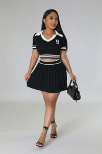 Close-up of the short-sleeved polo collar and the white B logo on this knitted set
