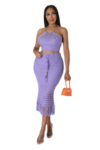 Détail de l'ensemble deux pièces en tricot crochet violet lavande avec franges et cordon