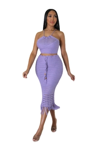 Détail de la texture en maille crochetée, du cordon et des franges de l'ensemble lilas