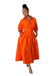 Détail de la robe chemise orange vif avec taille haute, poches latérales et coupe ligne A