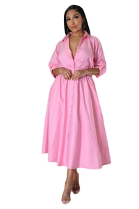 Vue de face d'une robe chemise rose à manches longues avec taille élastiquée