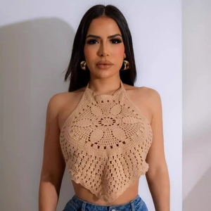 Top a fascia bohémien all'uncinetto beige con motivo mandala e orlo a forma di diamante