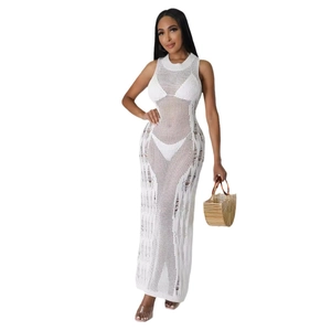 Robe de plage longue en maille crochet blanche avec ourlet à franges pour les vacances
