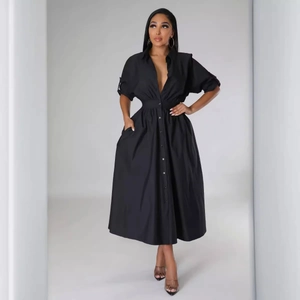 Robe chemise noire minimaliste pour femmes avec col en V, taille cintrée et manches
