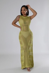 Détails de la robe longue au crochet sans manches vert olive avec motif en maille ajourée