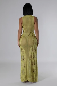 Détail de la robe bohème en maille ajourée avec texture au crochet artistique