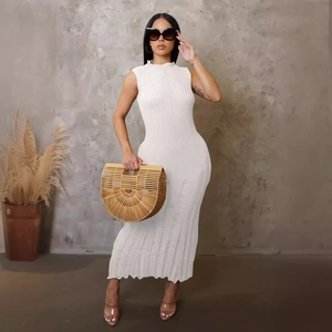Abito lungo in maglia bianca senza maniche con dettaglio cut-out e collo alto