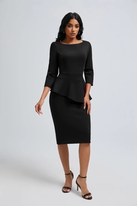 Détail d'une robe fourreau noire professionnelle avec d'élégants volants asymétriques à la taille