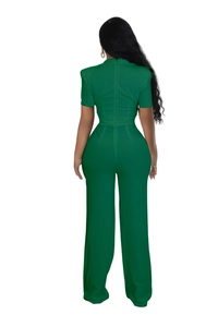 Détail de la combinaison vert émeraude montrant la taille haute et le zip invisible