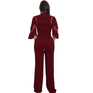 Combinaison élégante bordeaux avec manches en tulle et pantalon large fluide