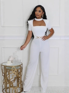 Combinaison Élégante à Manches Courtes Pour Femmes Avec Col Halter Ajouré Ceinture Chaîne Dorée Jambe Large Jumpsuit