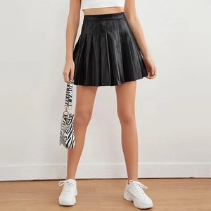 Chic black high-waisted pleated PU leather mini skirt for women street fashion look